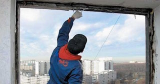 Демонтаж остекления балкона в Шадринске - цена от 580 руб. - Сварной-Шдр